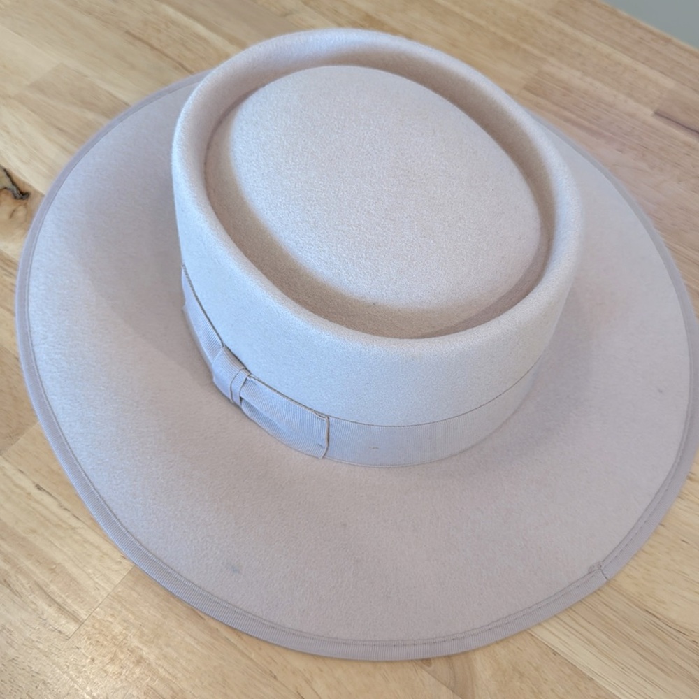 NWT Wool Brim Hat ✨